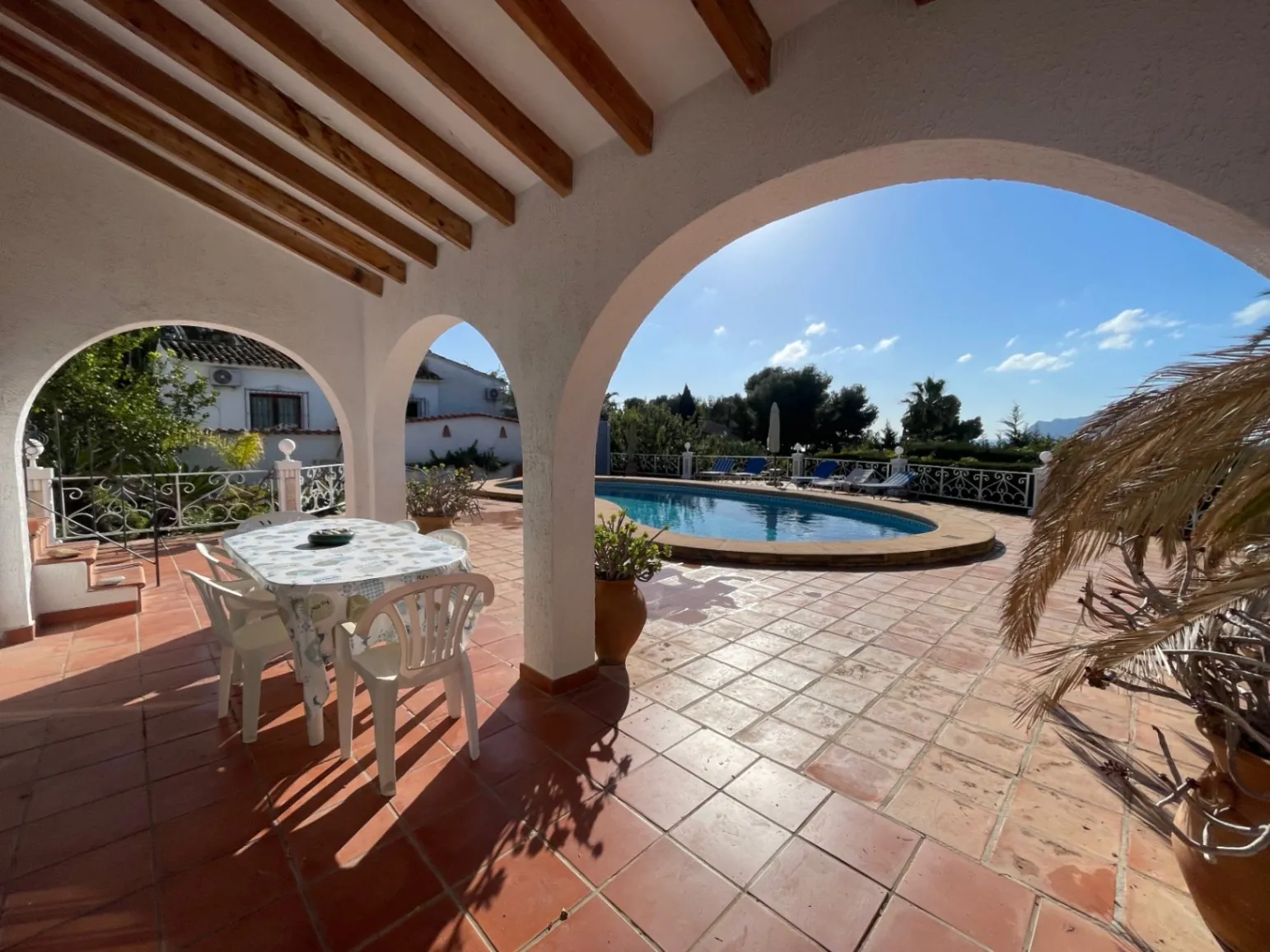 Gelijkvloerse villa te koop met prachtig zeezicht kortbij voorzieningen in San Jaime, Benissa