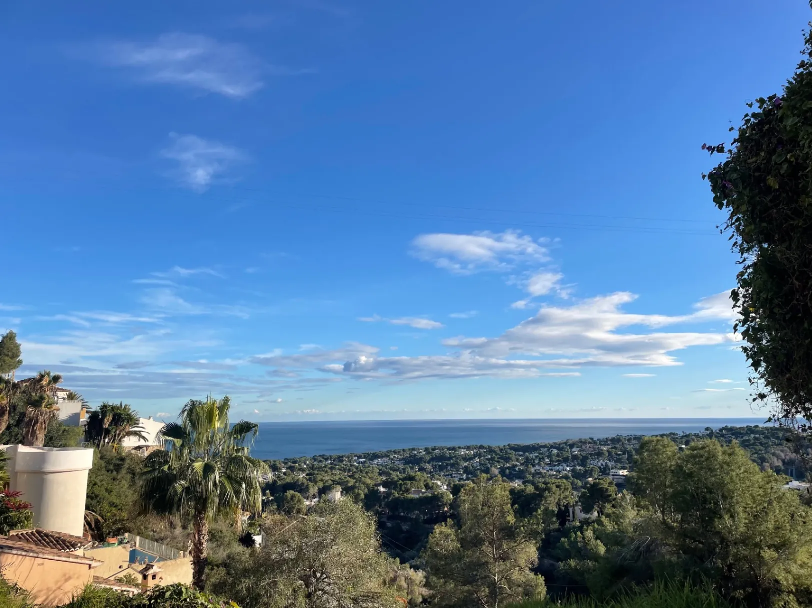 Grondstuk met zeezicht te koop in Benimeit, Moraira
