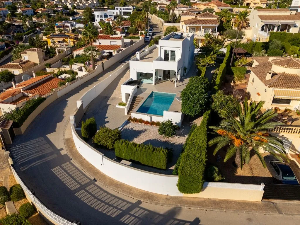 Moderne villa met zeezicht te koop in Gran Sol, Benissa