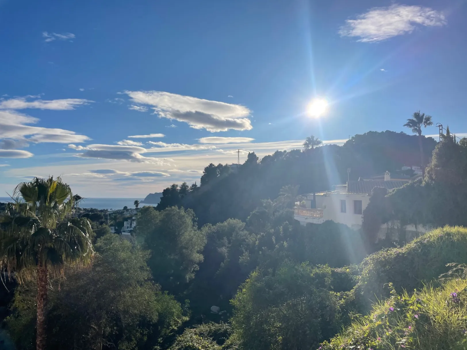Grondstuk met zeezicht te koop in Benimeit, Moraira