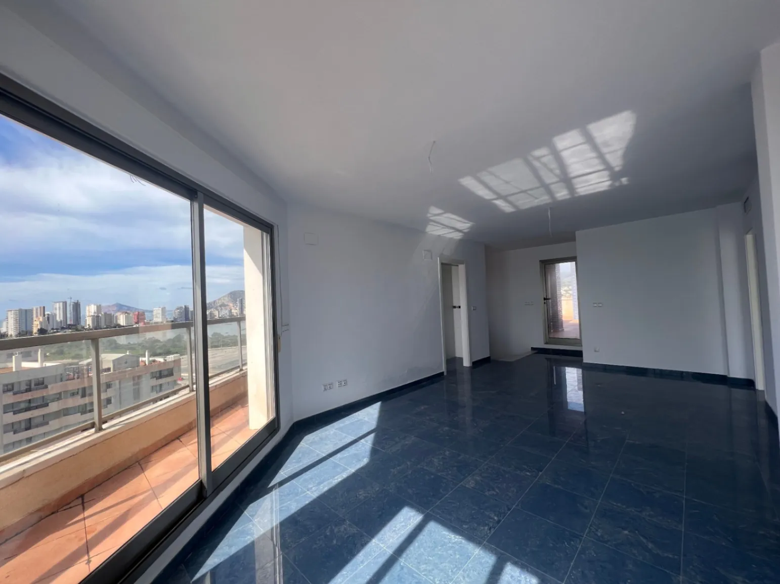 Duplex penthouse met zeezicht te koop in Playa De La Fossa, Calpe