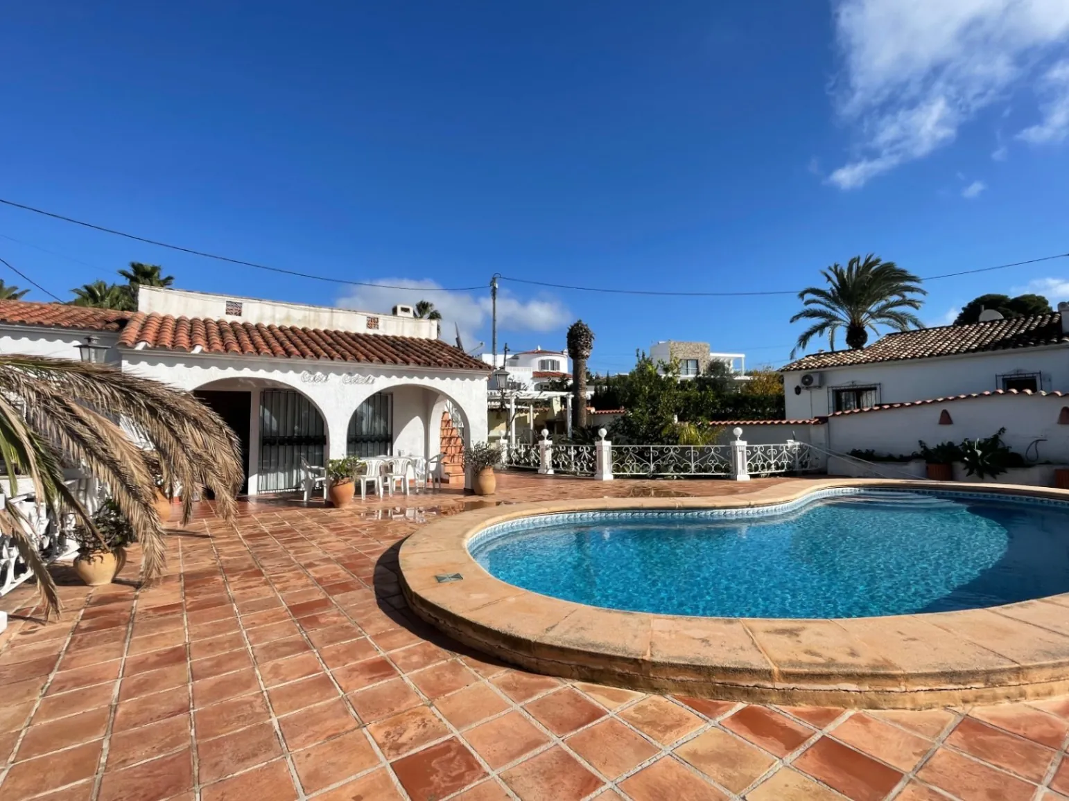Gelijkvloerse villa te koop met prachtig zeezicht kortbij voorzieningen in San Jaime, Benissa