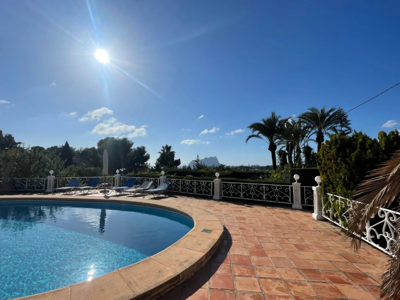 Gelijkvloerse villa te koop met prachtig zeezicht kortbij voorzieningen in San Jaime, Benissa