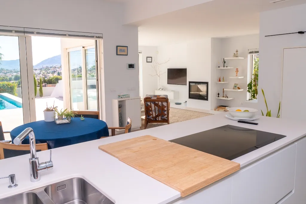 Moderne villa met zeezicht te koop in Gran Sol, Benissa