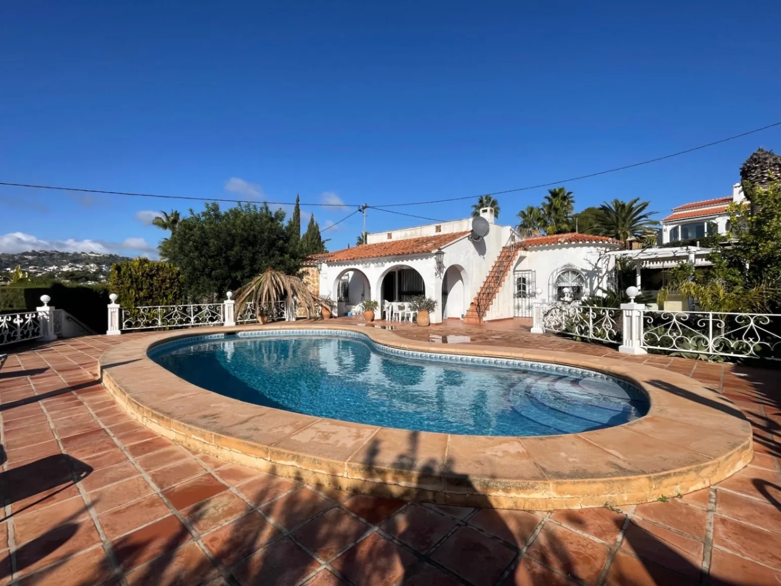 Gelijkvloerse villa te koop met prachtig zeezicht kortbij voorzieningen in San Jaime, Benissa