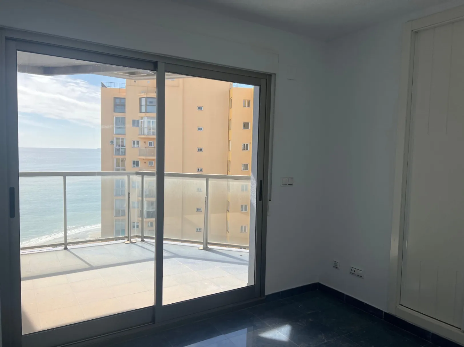 Duplex penthouse met zeezicht te koop in Playa De La Fossa, Calpe