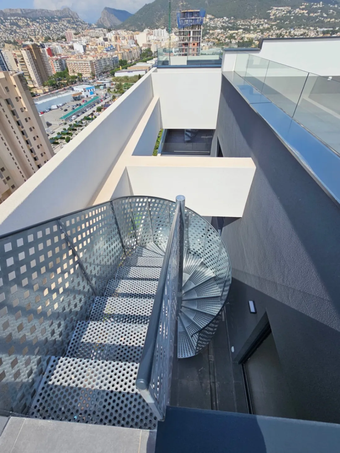 Nieuwbouw penthouse met zeezicht te koop in Centrum Calpe