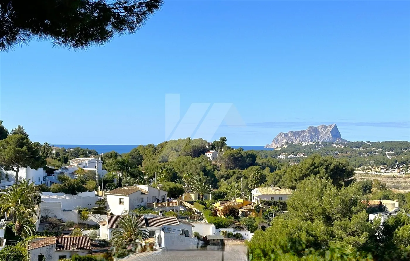 Villa te koop met zeezicht in Paichi, Moraira.