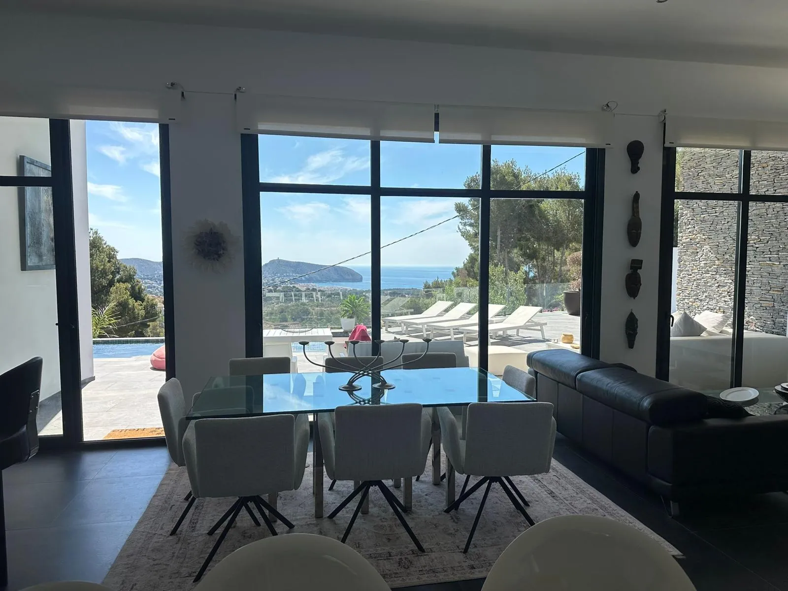 Moderne, recent gebouwde villa met uitzicht op zee te koop in Benimeit, Moraira