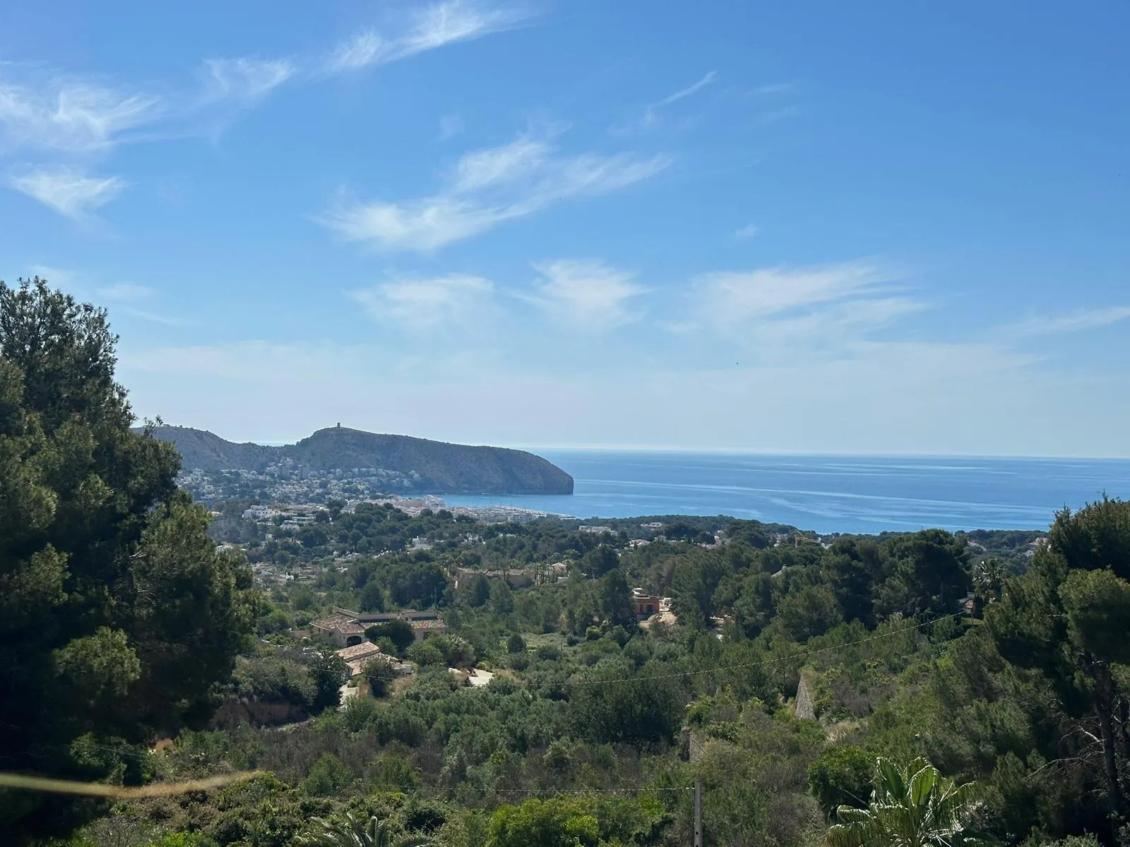Moderne, recent gebouwde villa met uitzicht op zee te koop in Benimeit, Moraira