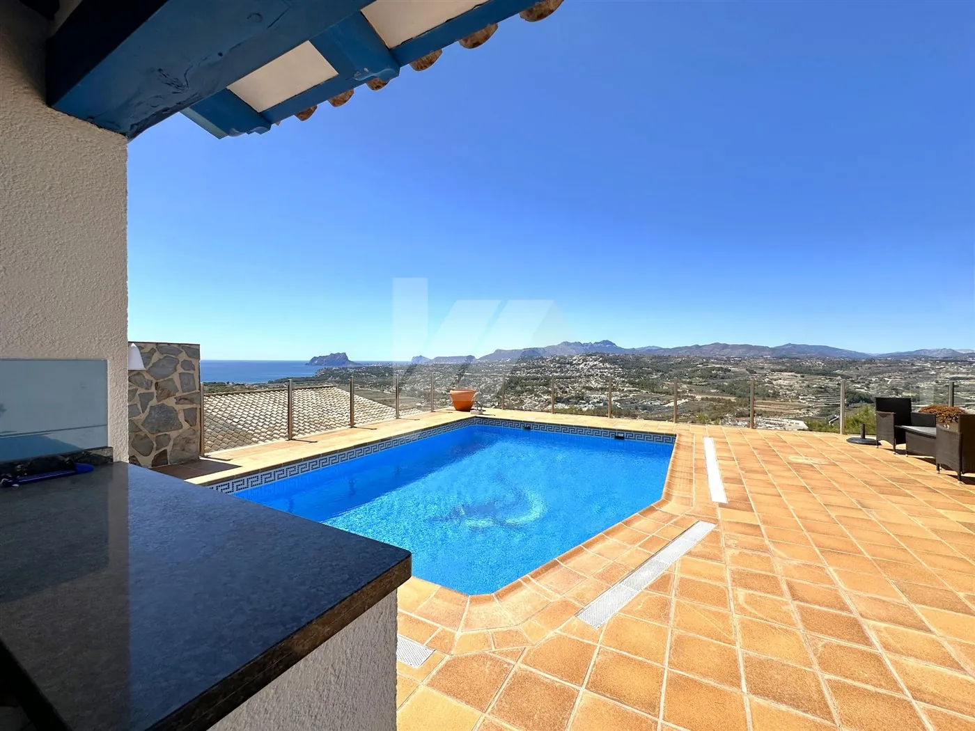 Uitzonderlijke villa te koop met uitzicht op zee in Moraira.