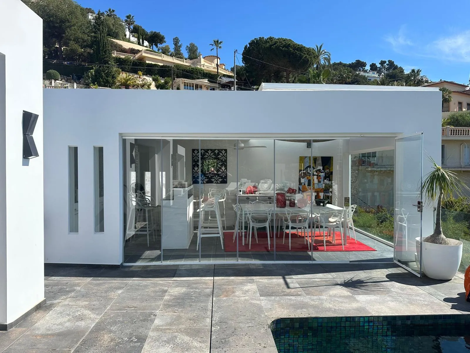 Moderne, recent gebouwde villa met uitzicht op zee te koop in Benimeit, Moraira