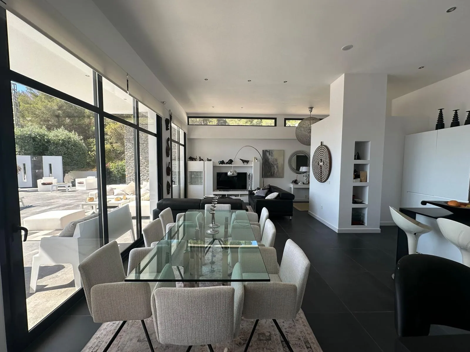 Moderne, recent gebouwde villa met uitzicht op zee te koop in Benimeit, Moraira