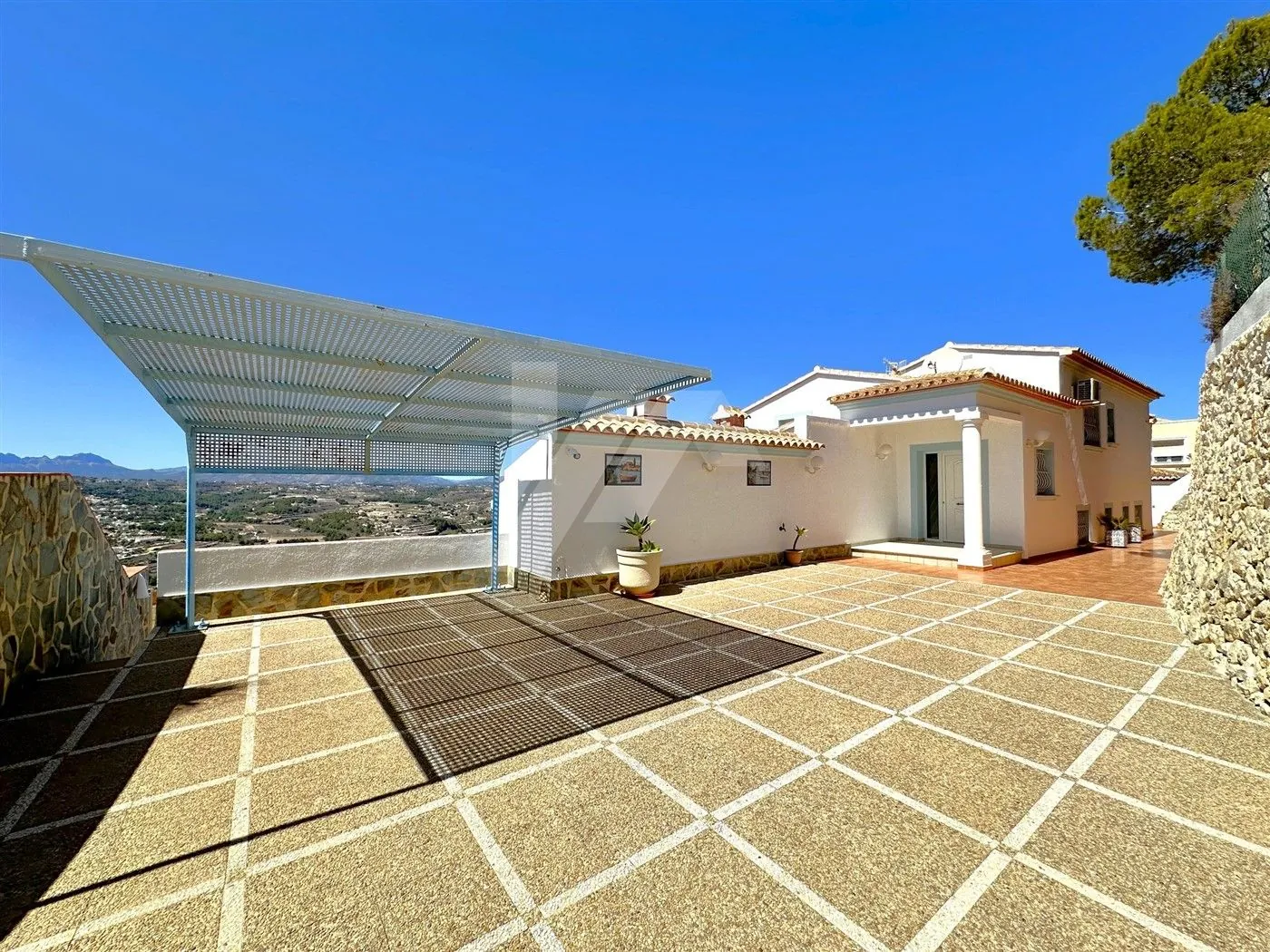 Uitzonderlijke villa te koop met uitzicht op zee in Moraira.