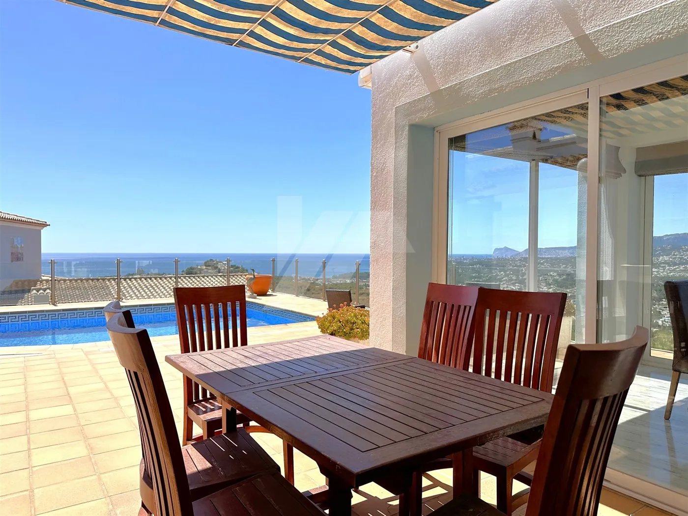 Uitzonderlijke villa te koop met uitzicht op zee in Moraira.