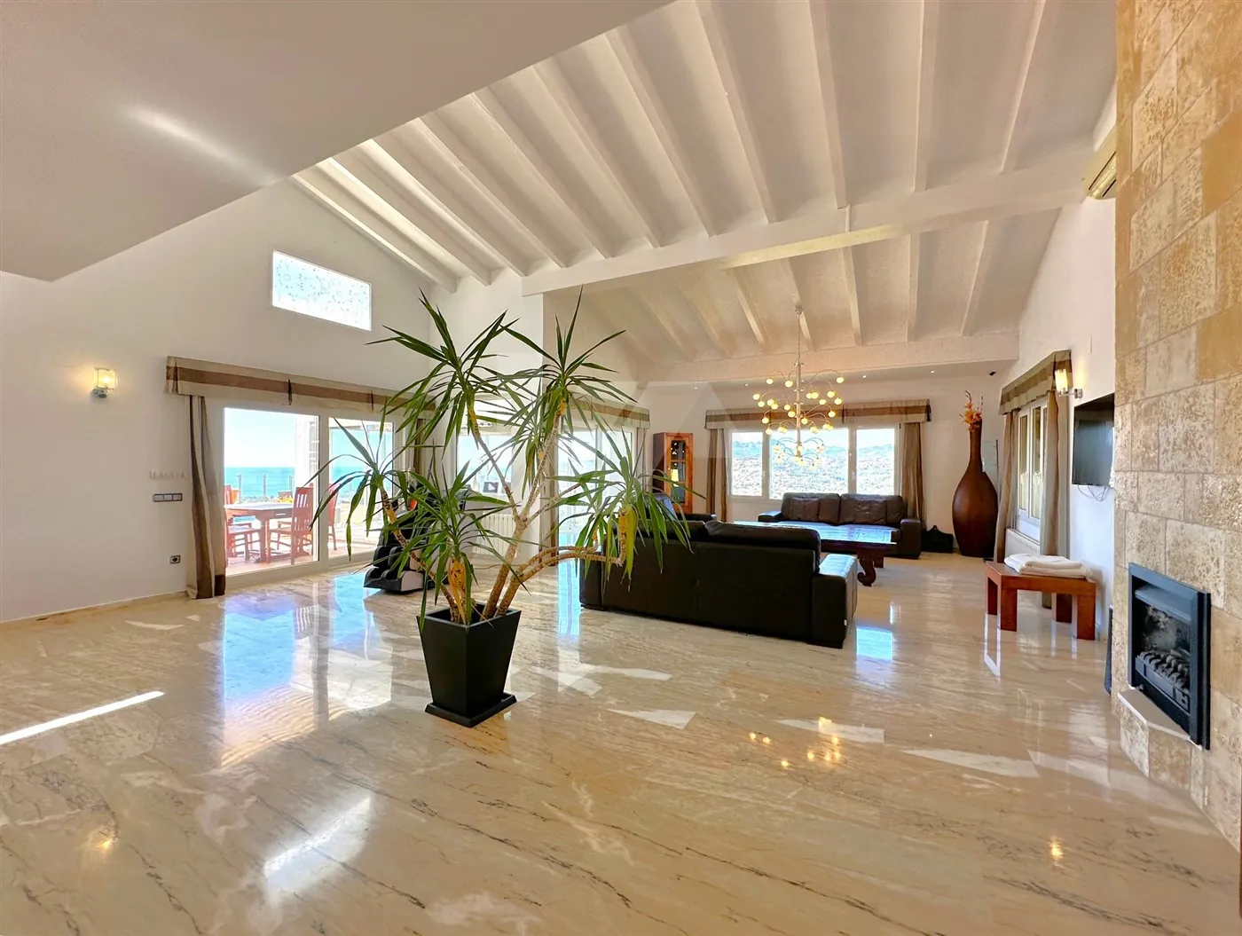 Uitzonderlijke villa te koop met uitzicht op zee in Moraira.
