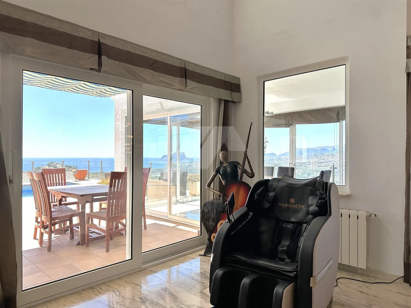 Uitzonderlijke villa te koop met uitzicht op zee in Moraira.