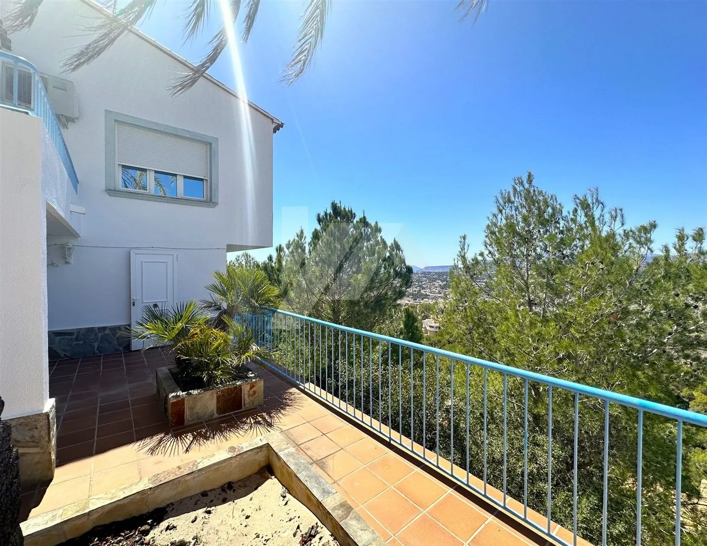 Uitzonderlijke villa te koop met uitzicht op zee in Moraira.