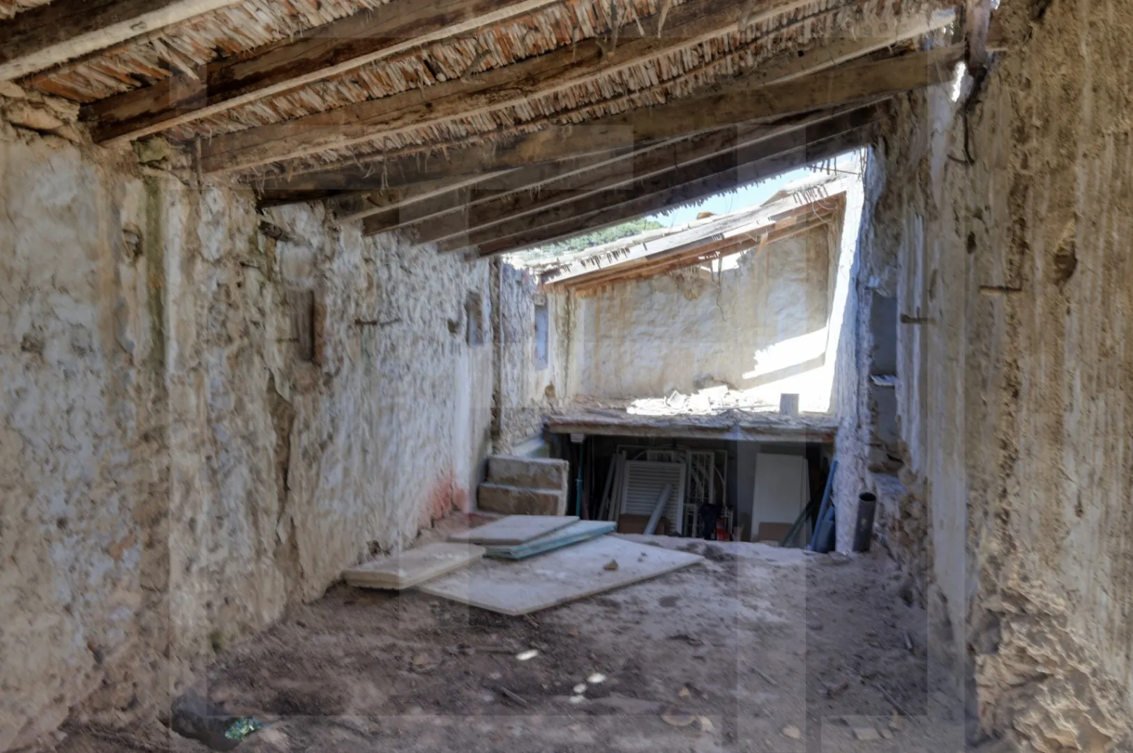 Plattelandswoning met verbouwproject, zwembad en vergunning – Moraira