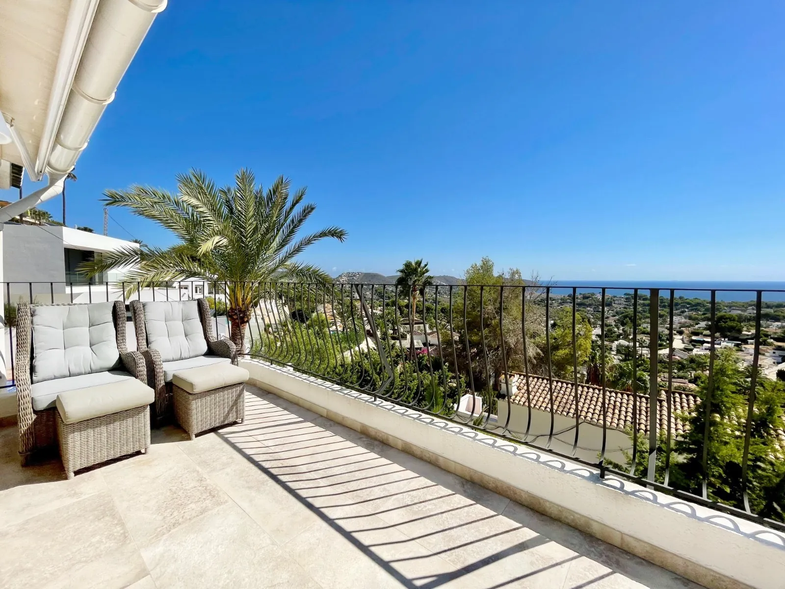 Villa met panoramisch zeezicht te koop in Benimeit, Moraira