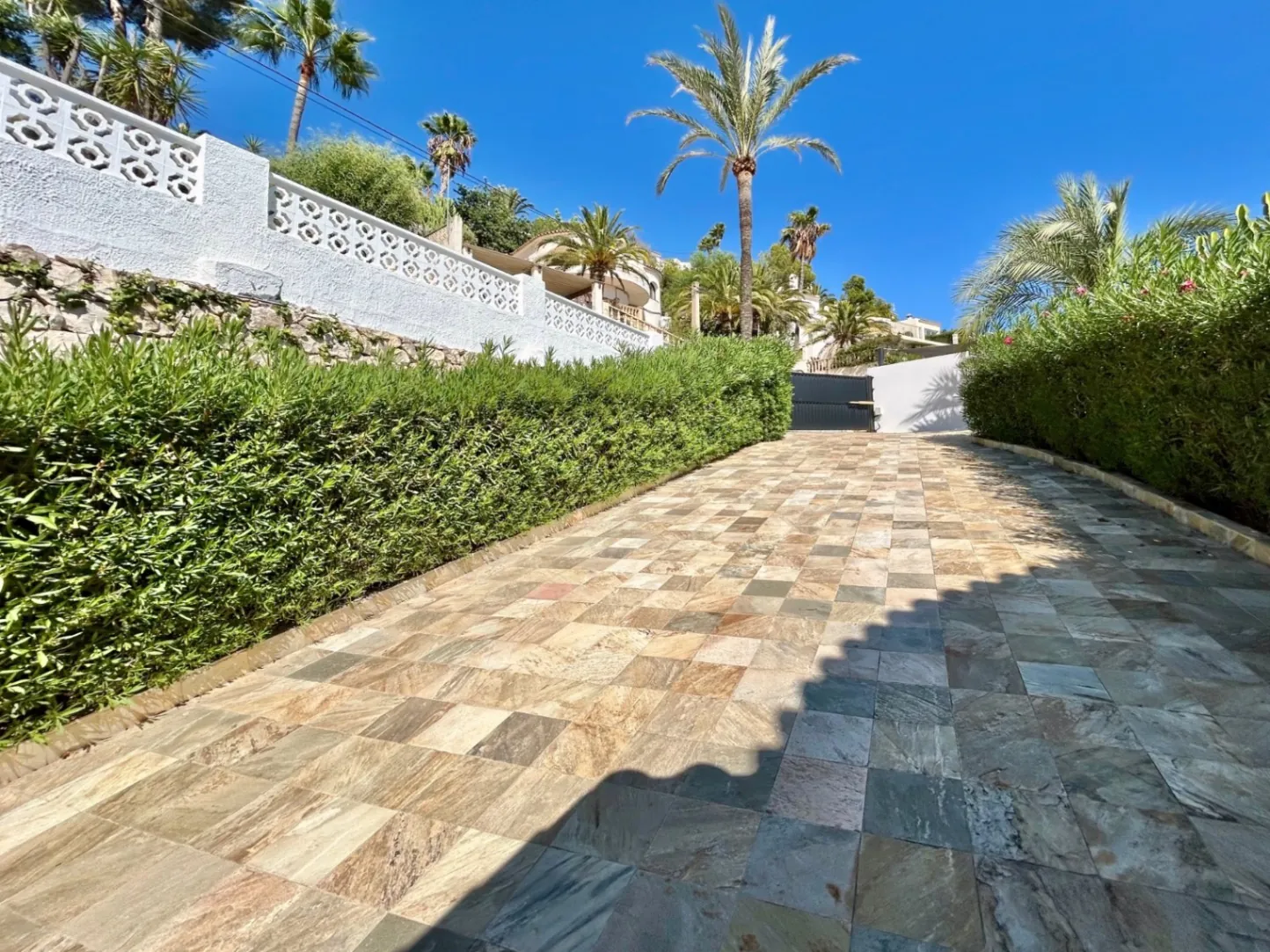 Villa met panoramisch zeezicht te koop in Benimeit, Moraira