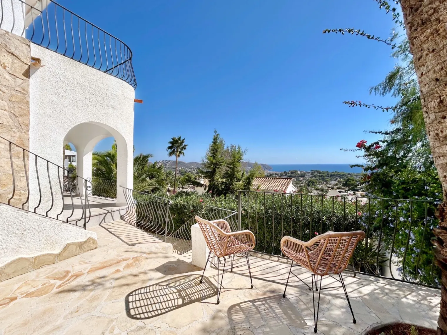 Villa met panoramisch zeezicht te koop in Benimeit, Moraira