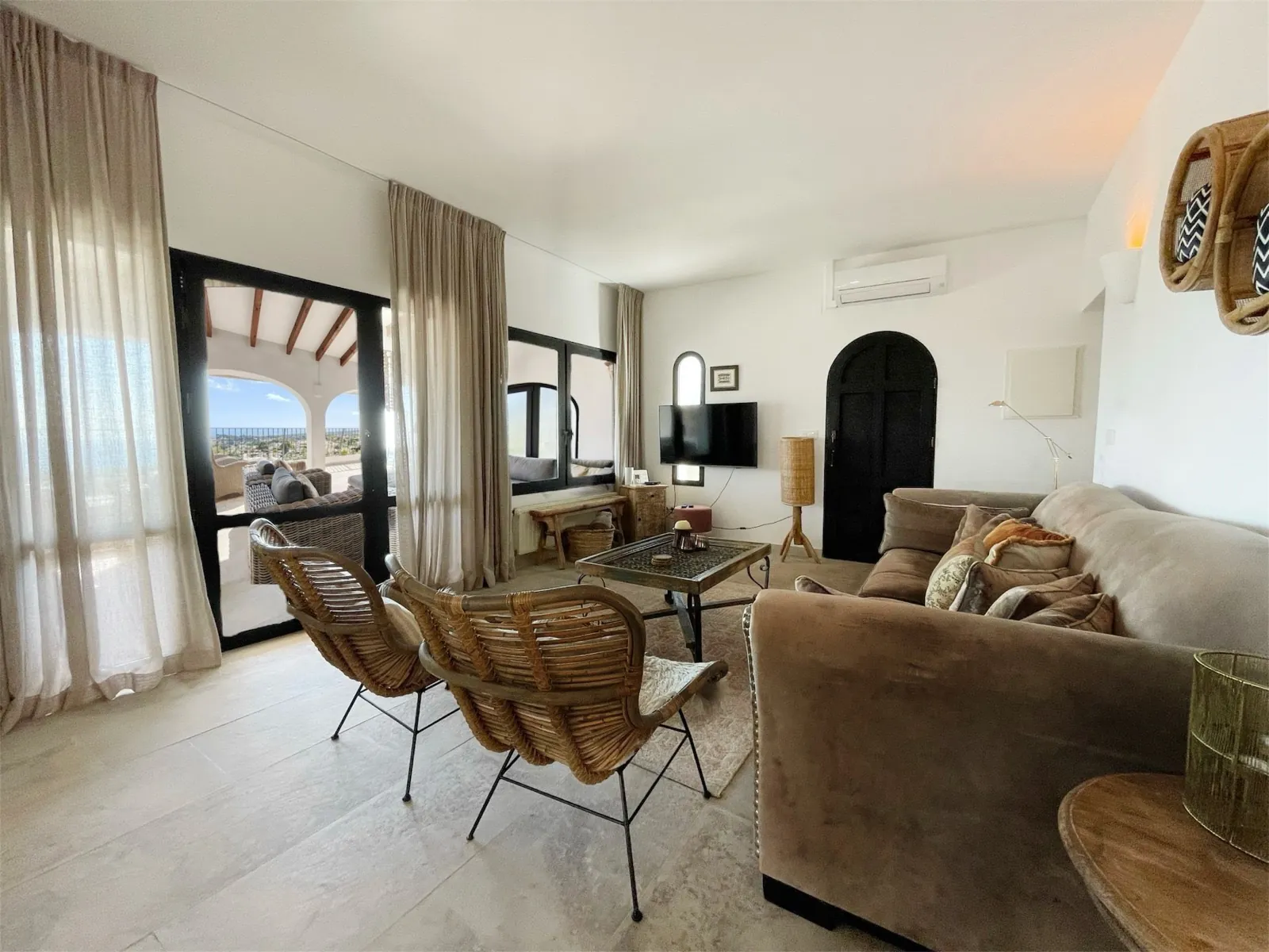 Villa met panoramisch zeezicht te koop in Benimeit, Moraira