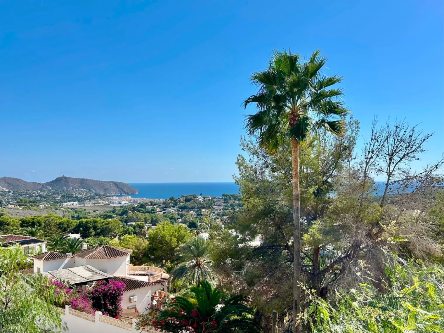 Villa met panoramisch zeezicht te koop in Benimeit, Moraira