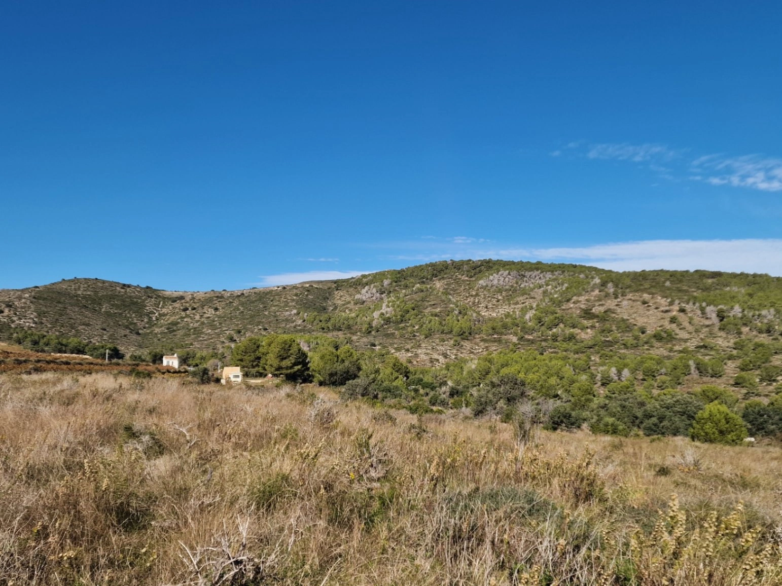 Rustiek perceel met panoramisch zeezicht nabij Moraira, Javea en de Lady Elisabeth School.