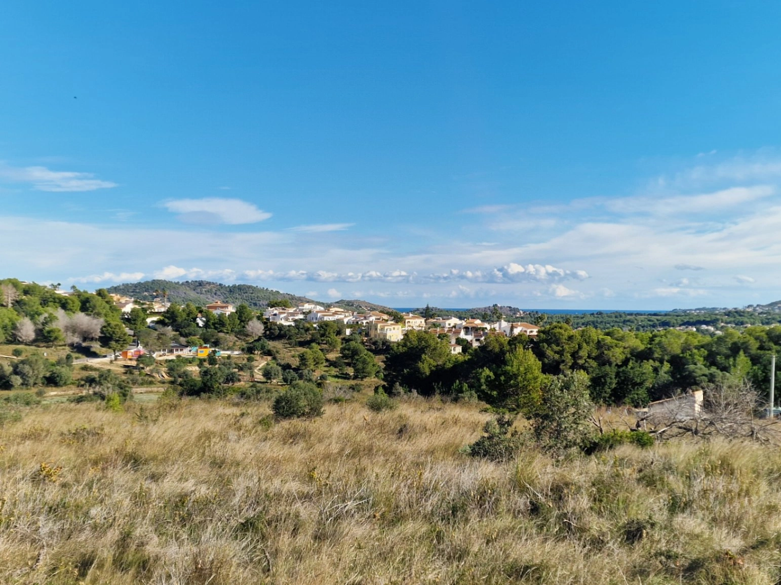 Rustiek perceel met panoramisch zeezicht nabij Moraira, Javea en de Lady Elisabeth School.