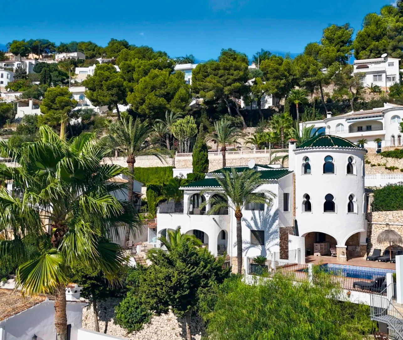 Villa met panoramisch zeezicht te koop in Benimeit, Moraira