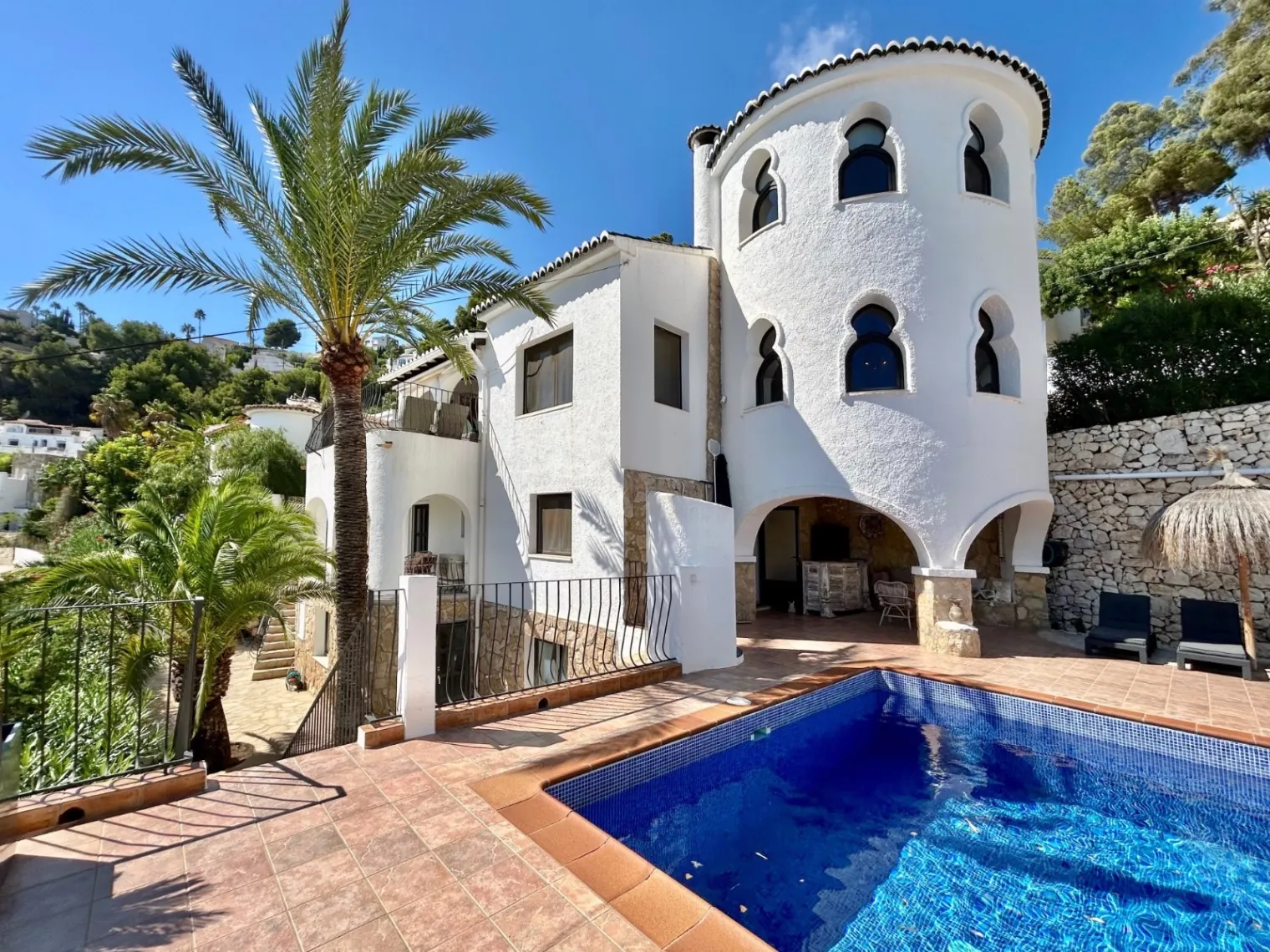 Villa met panoramisch zeezicht te koop in Benimeit, Moraira