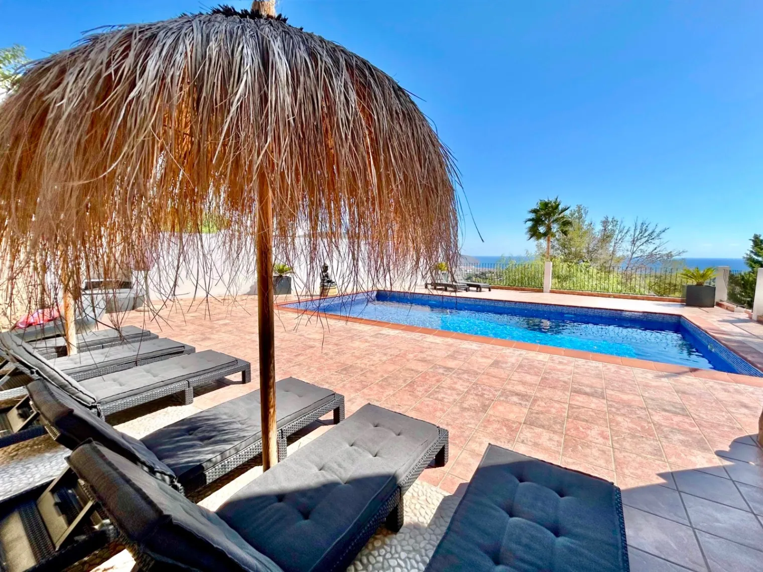 Villa met panoramisch zeezicht te koop in Benimeit, Moraira