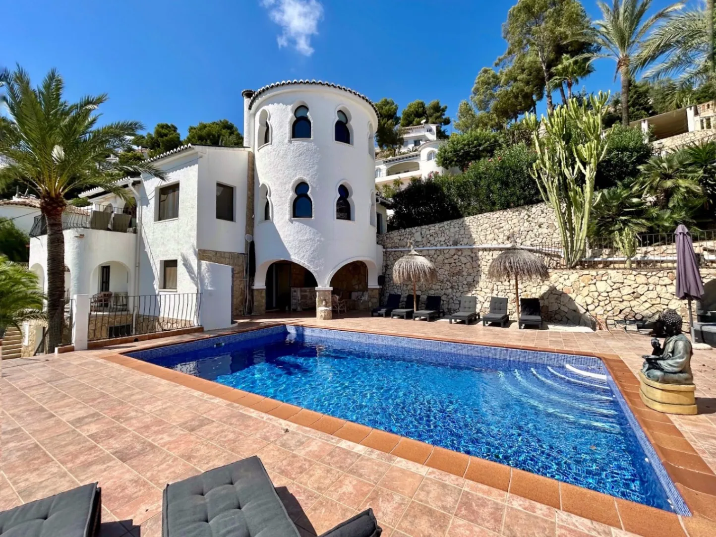 Villa met panoramisch zeezicht te koop in Benimeit, Moraira
