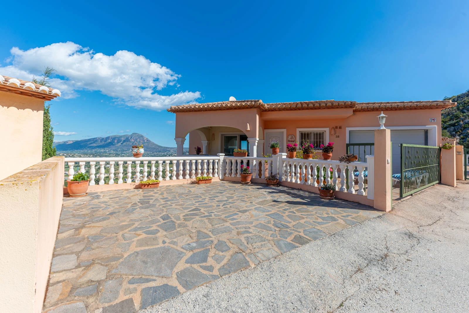 Villa met zeezicht te koop in Calistros, Benitachell