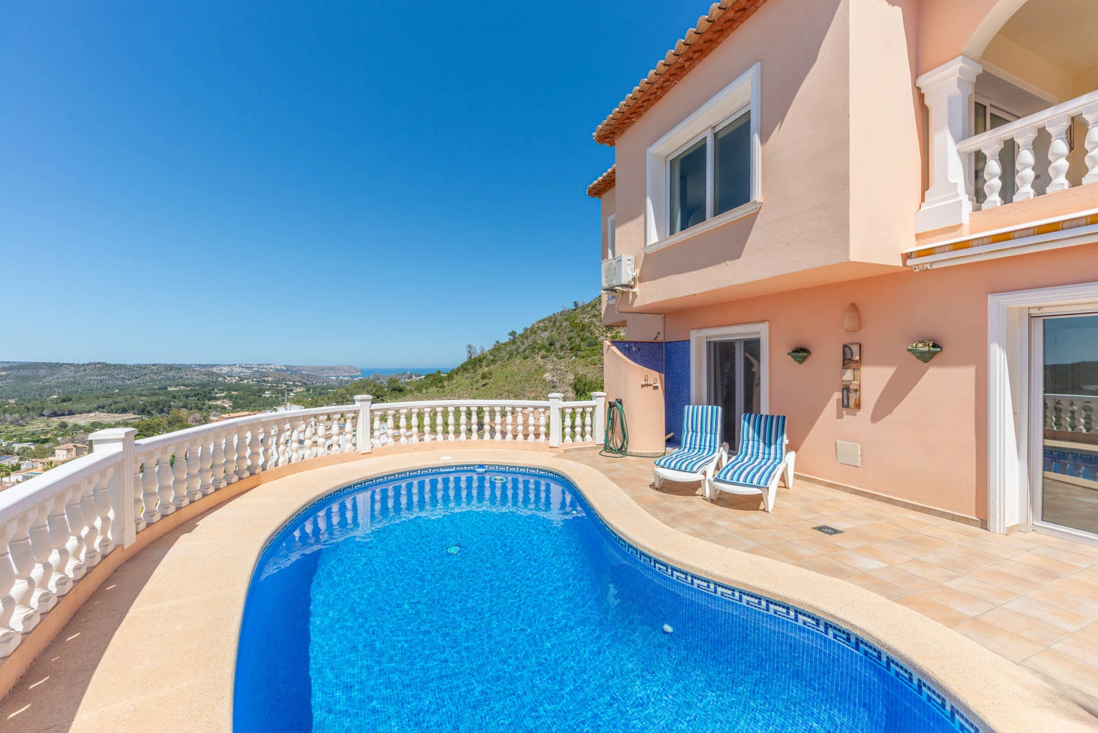 Villa met zeezicht te koop in Calistros, Benitachell