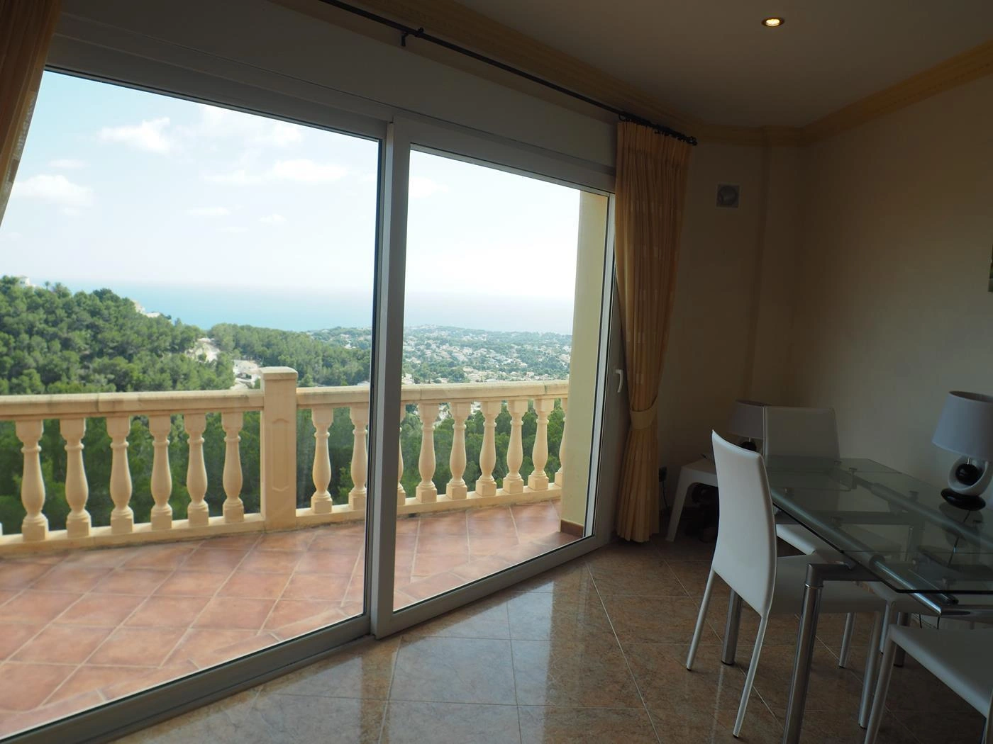 Luxe villa in klassieke stijl in Moraira met Zeesicht