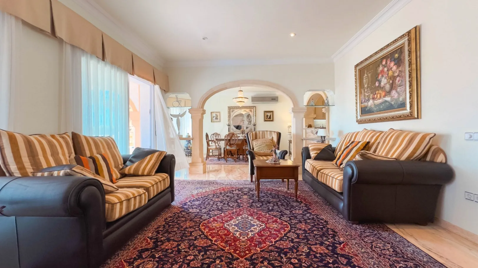 Luxe villa te koop in Moraira met zeezicht.