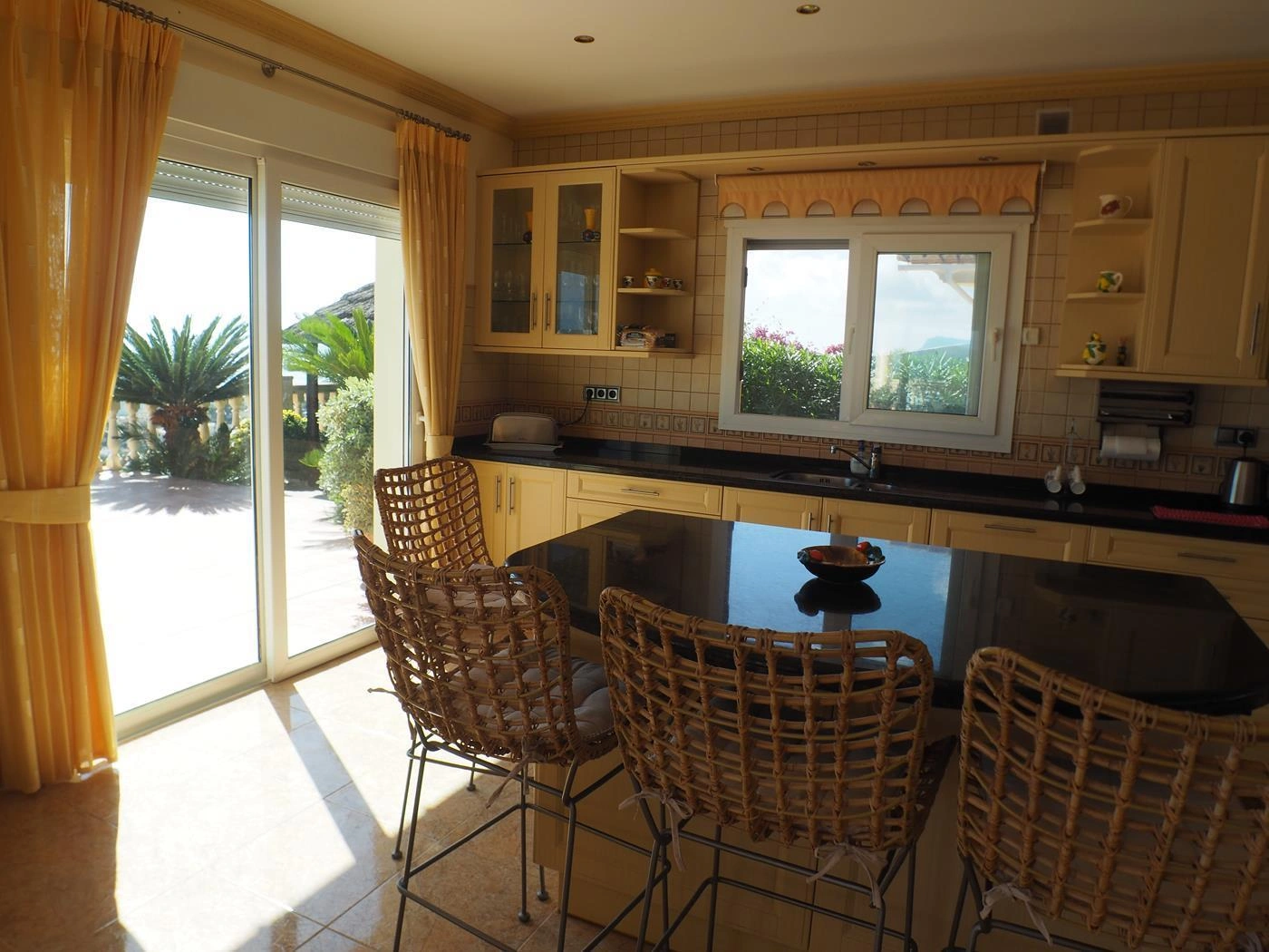 Luxe villa in klassieke stijl in Moraira met Zeesicht