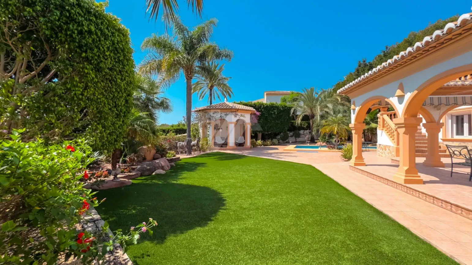 Luxe villa te koop in Moraira met zeezicht.