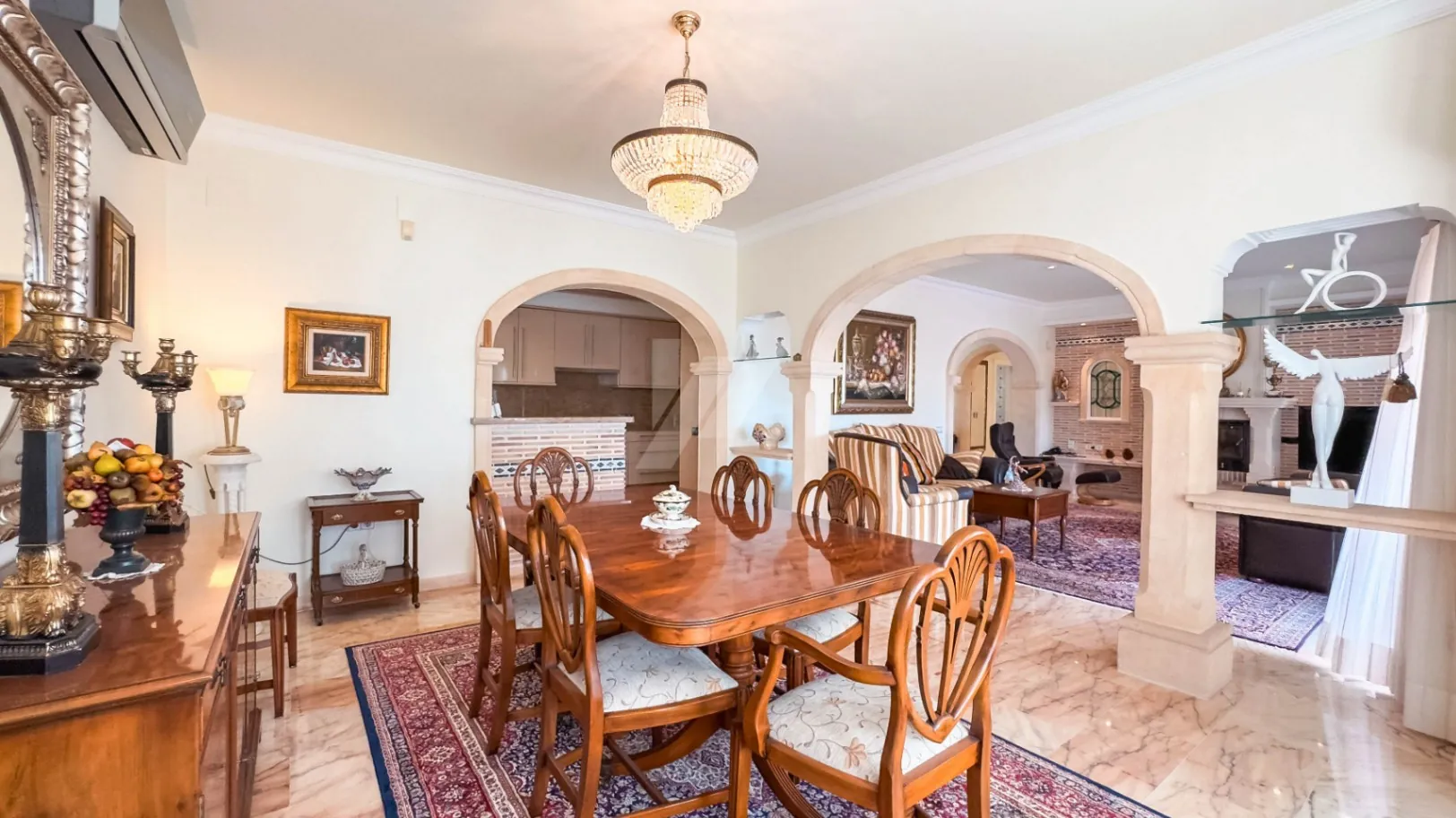 Luxe villa te koop in Moraira met zeezicht.
