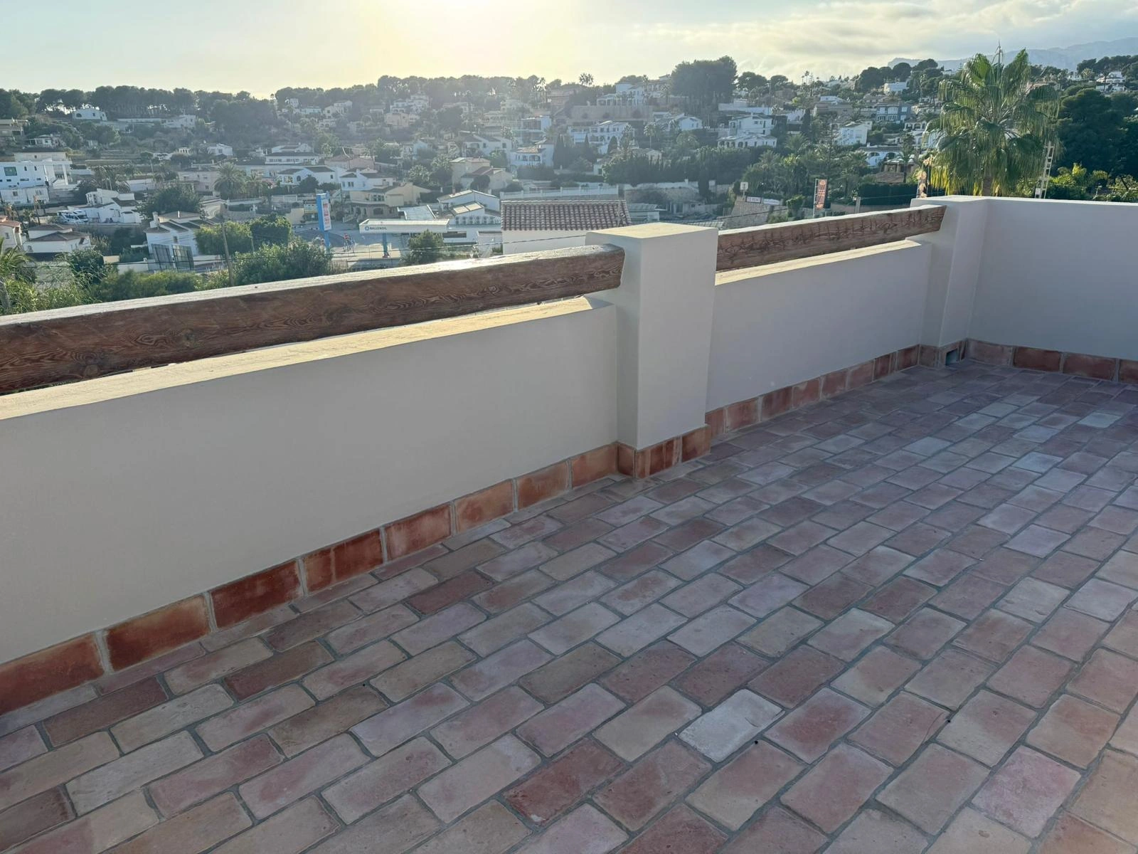 Ibizastijl villa te koop op loopafstand van La Fustera, Benissa
