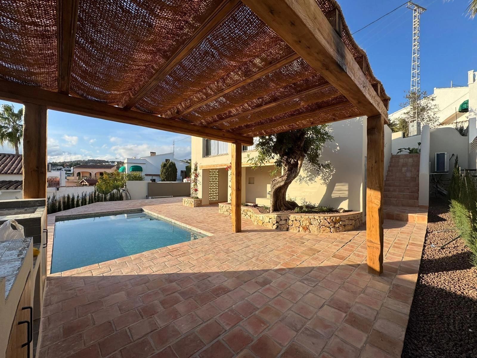 Ibizastijl villa te koop op loopafstand van La Fustera, Benissa