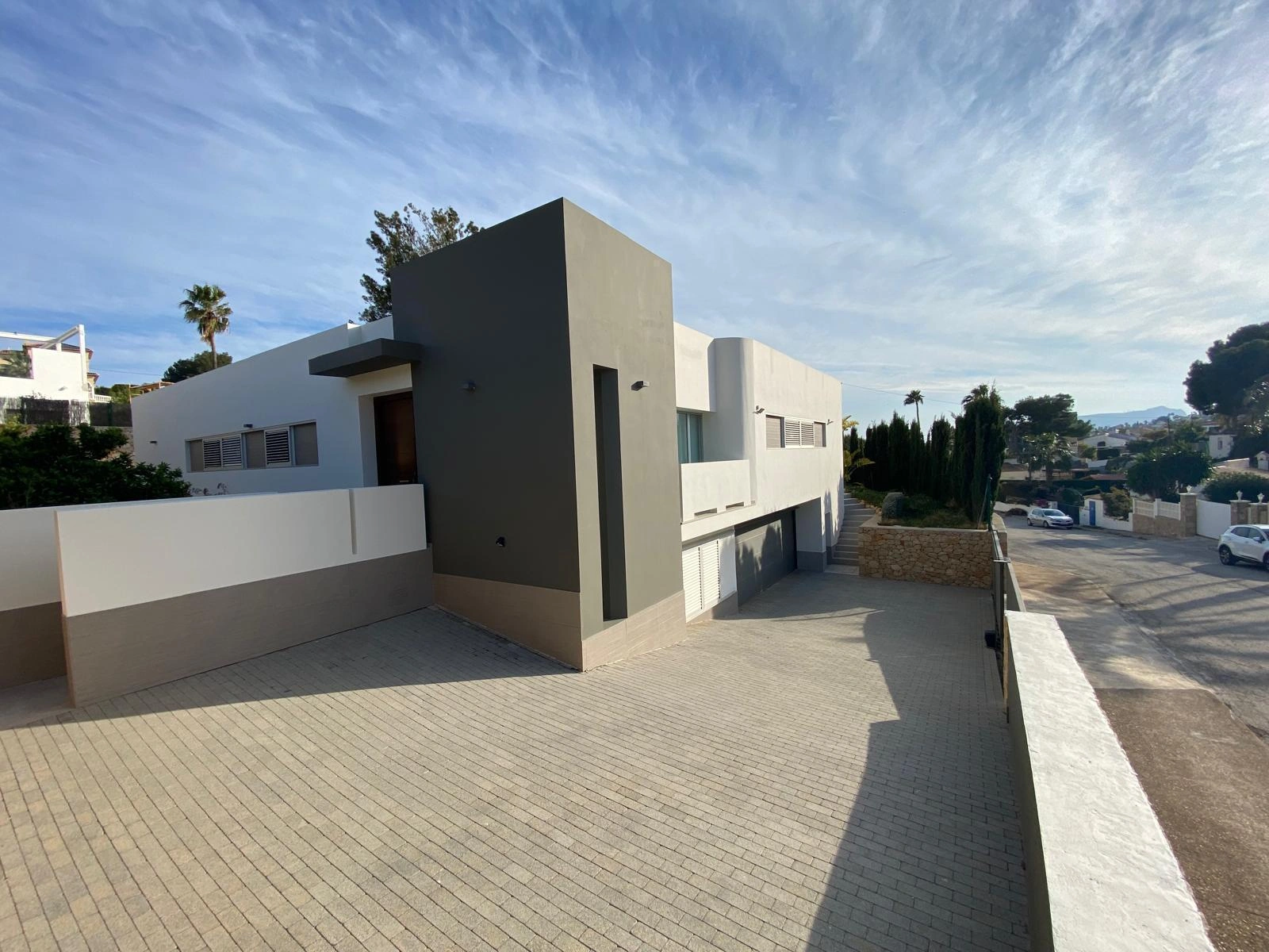 Moderne villa met garage te koop op loopafstand van La Fustera, Benissa