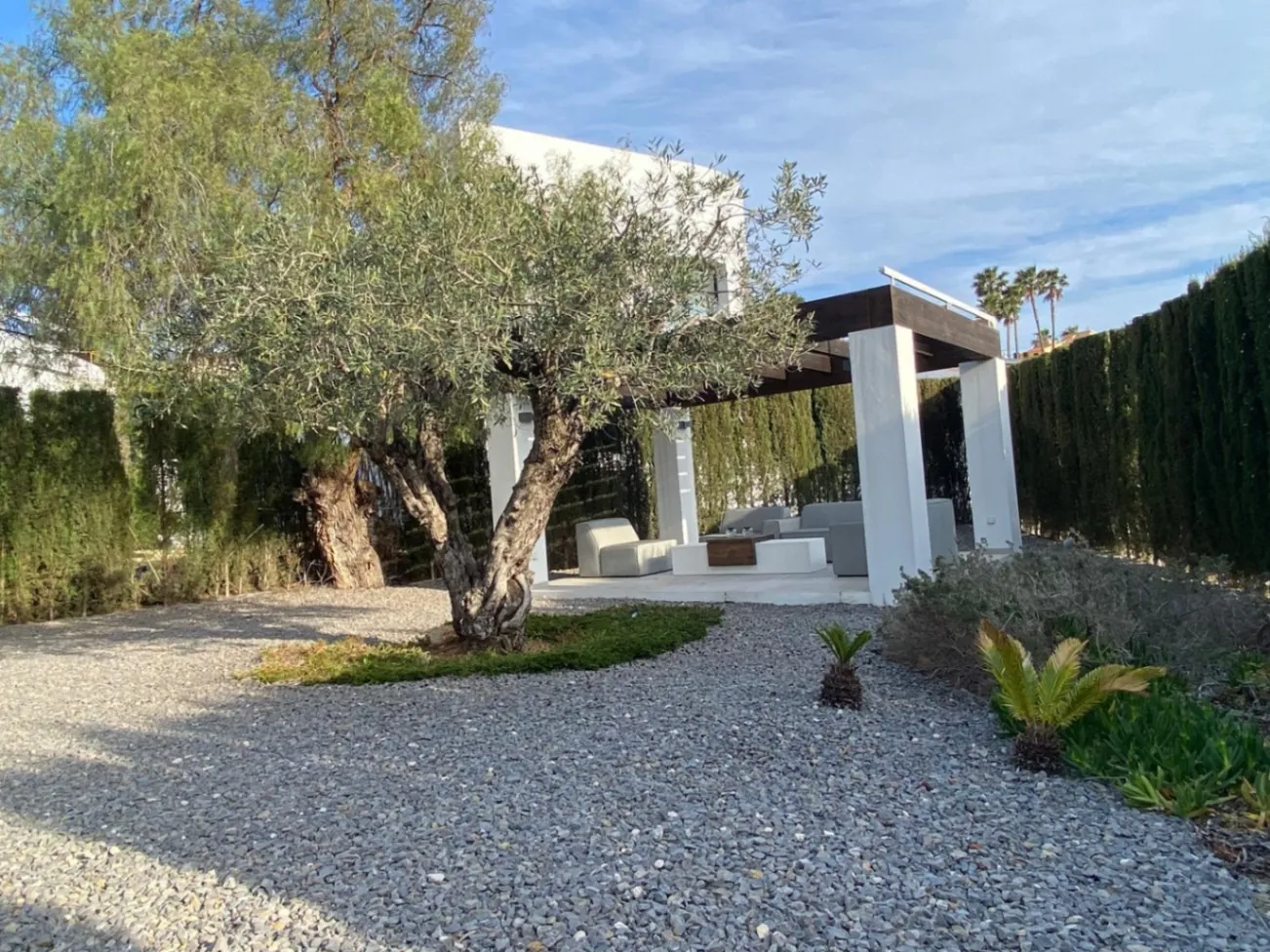 Moderne villa met garage te koop op loopafstand van La Fustera, Benissa