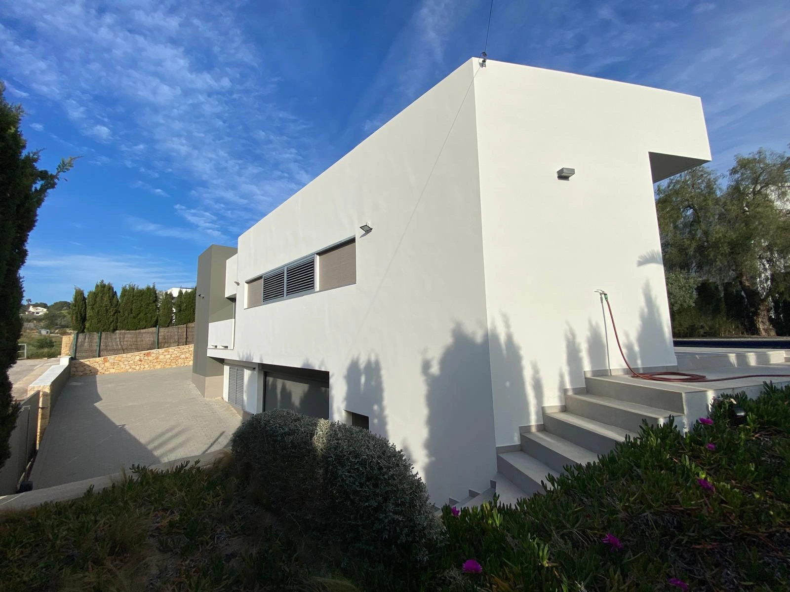 Moderne villa met garage te koop op loopafstand van La Fustera, Benissa
