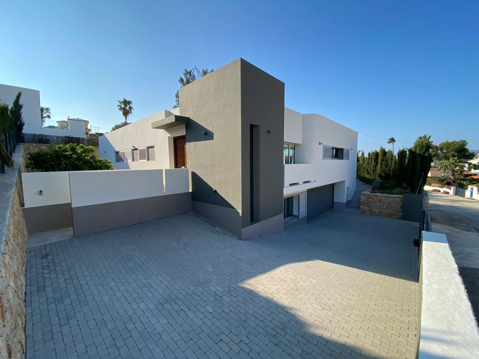 Moderne villa met garage te koop op loopafstand van La Fustera, Benissa