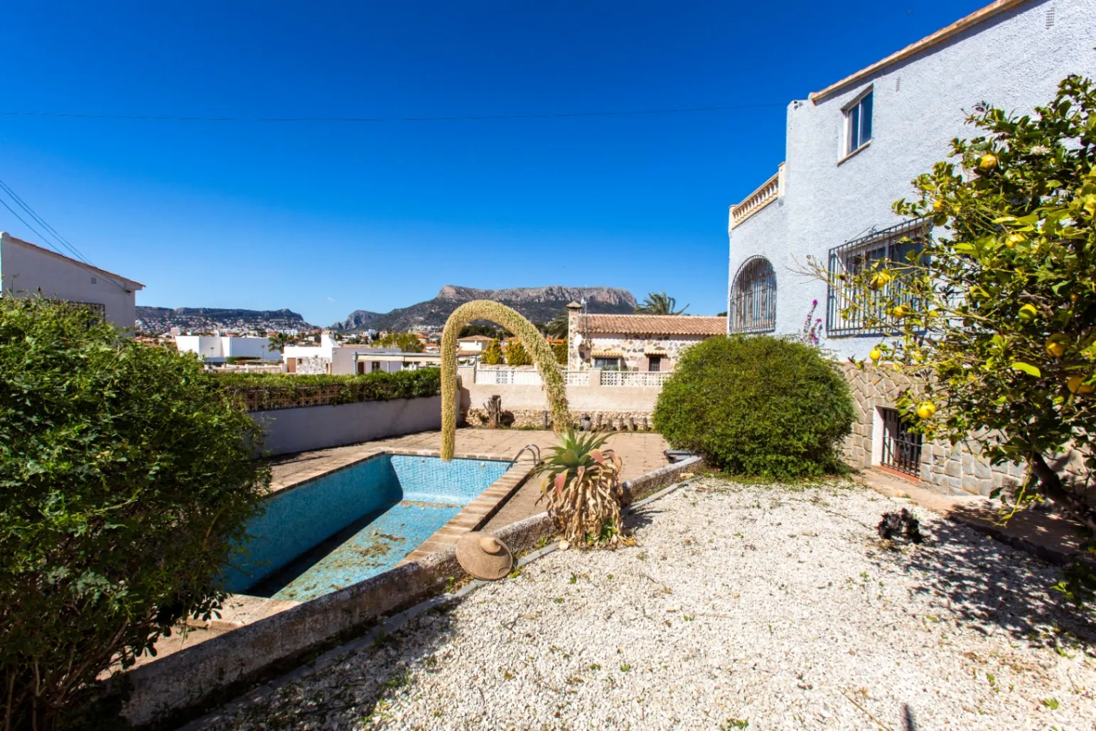 Villa met veel potentieel te koop in Calpe