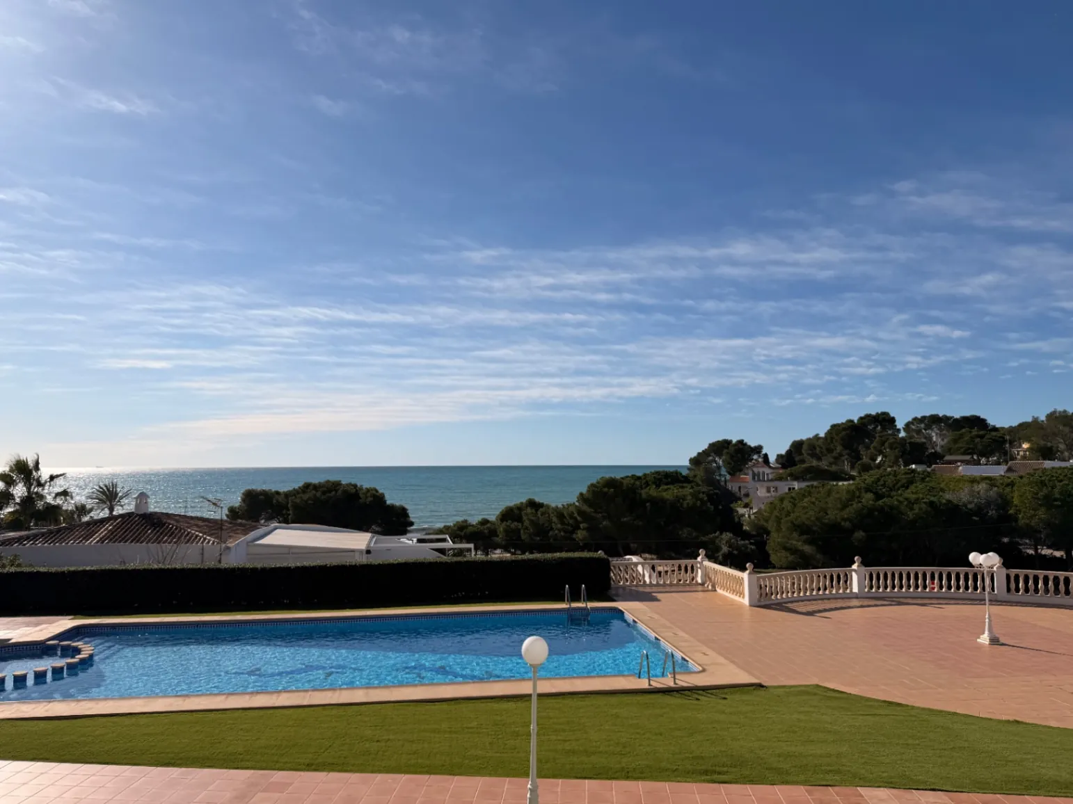 Eerste lijn appartement met zeezicht te koop in Platgetes, Moraira