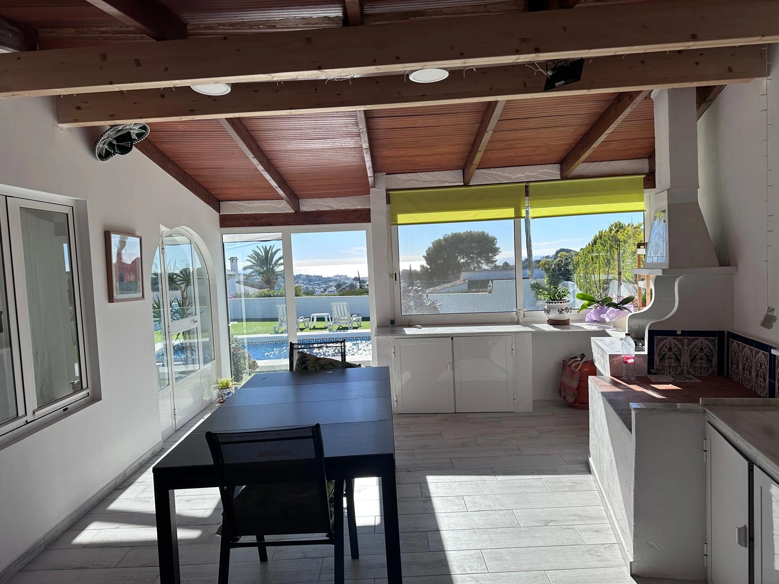 Gelijkvloerse villa met uitzicht op zee te koop in La Sabatera, Moraira